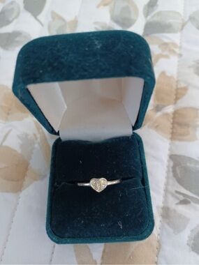 PAVE Sparkle Stone Silver Heart Motif Ring, size 7.5